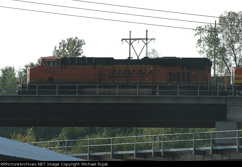 BNSF 7563